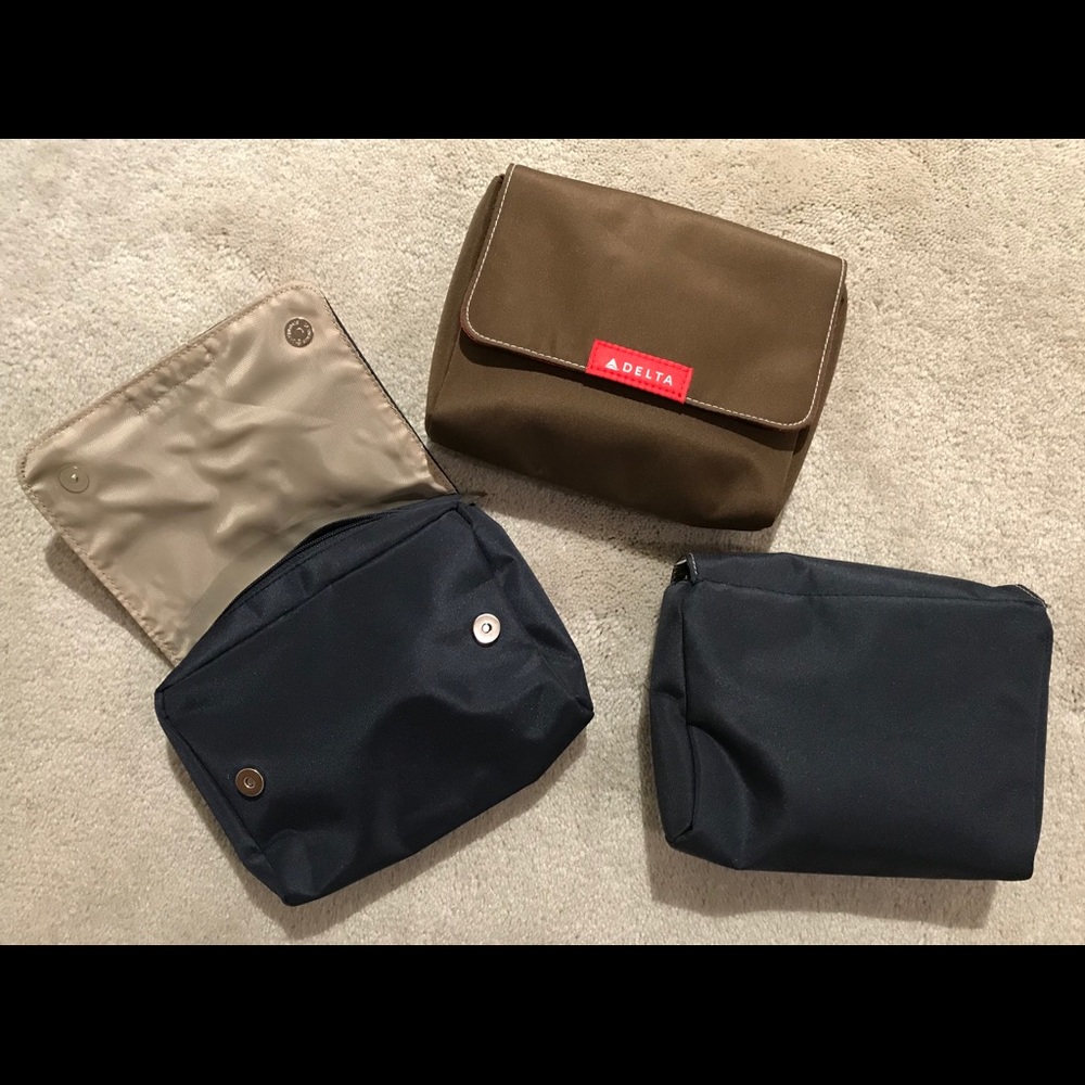 [NWOT] First Class” (Delta) Toiletry/Makeup Case